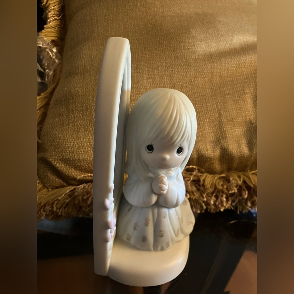Precious moment Figurine  “Worship the Lord”